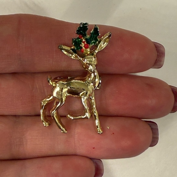 Vintage gold reindeer brooch - Picture 3 of 5